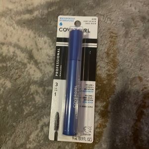 NWT Covergirl Professional Mascara 225 Very Black